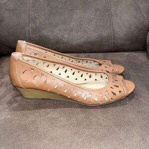 NEW Report Laser Cut Mini Wedge Peep Toe Shoes 9.5